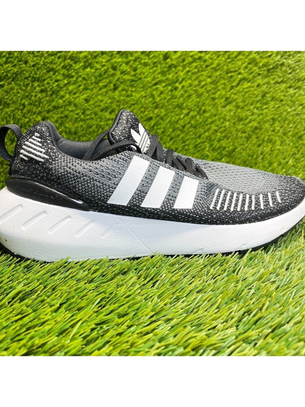 Adidas Swift Run 22 Womens Size 7.5 Black White Athletic Running Shoes Sneakers